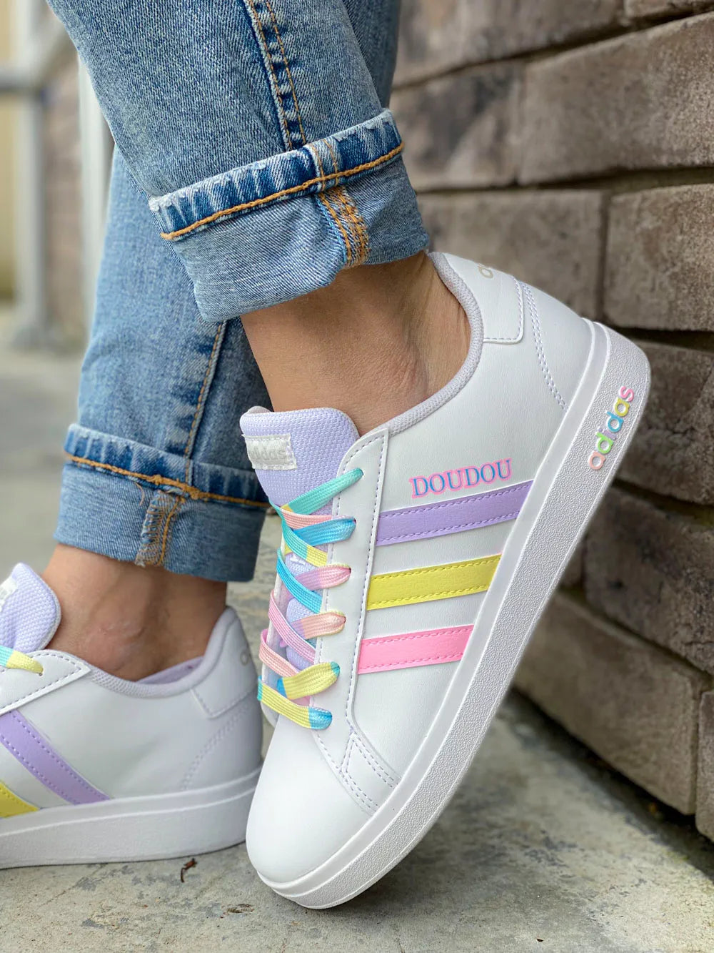 Adidas basket pastel personnalisée peinte à la main