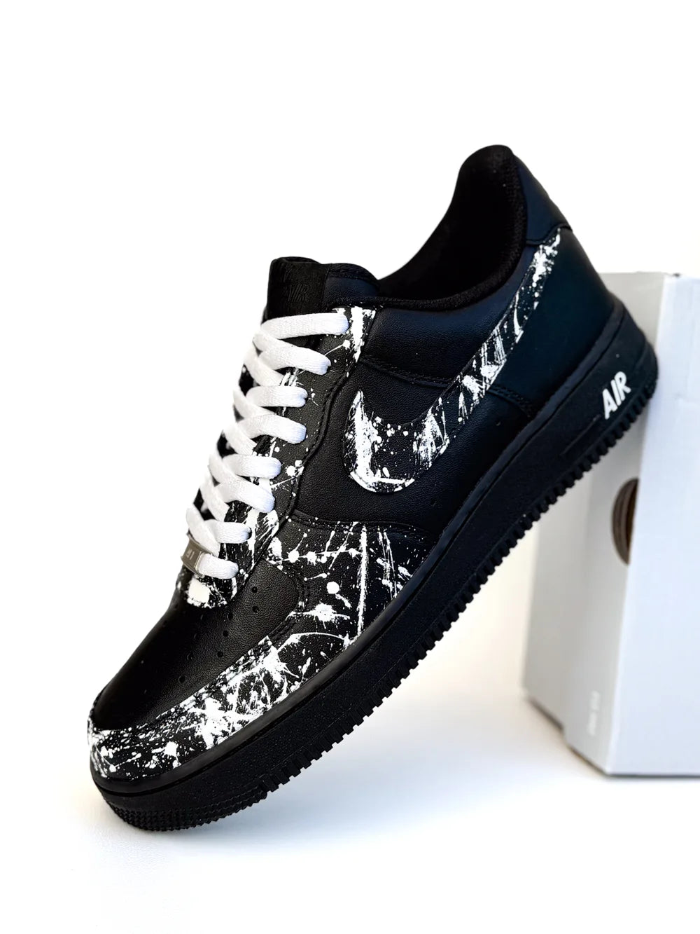 Air Force 1 noire effet peinture personnalisée peinte à la main