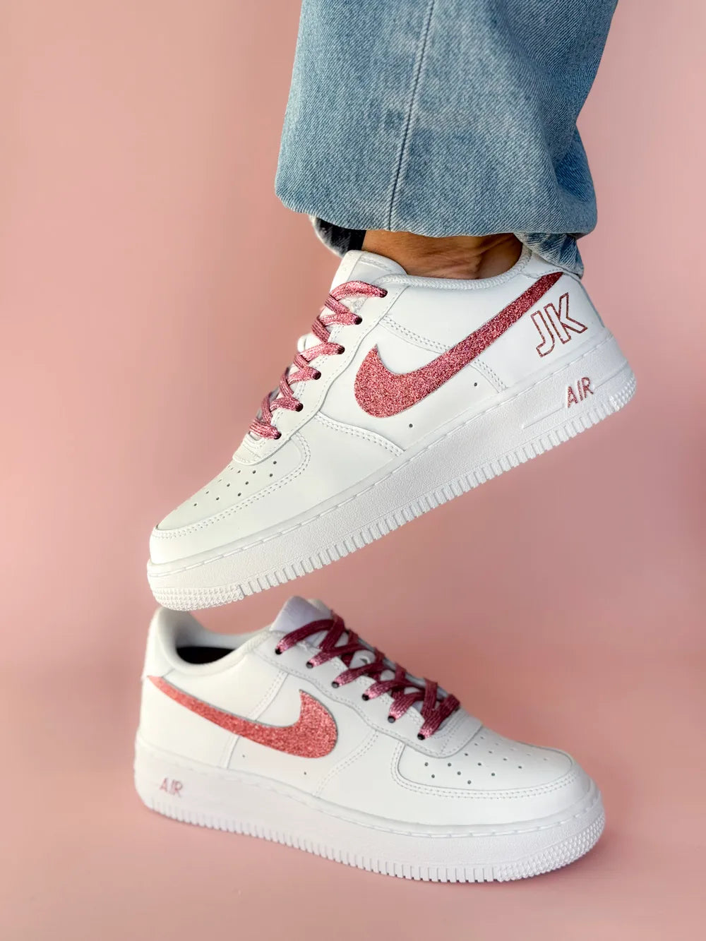 Détail paillettes roses sur Air Force 1 glitter