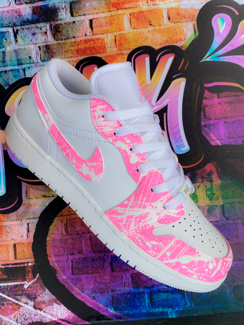 Air Jordan Low Rose Fluo Personnalisée