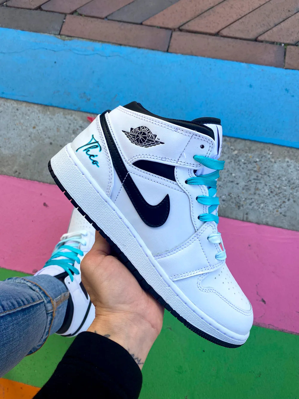 Sneaker Air Jordan Mid bleue artisanale réalisée en France