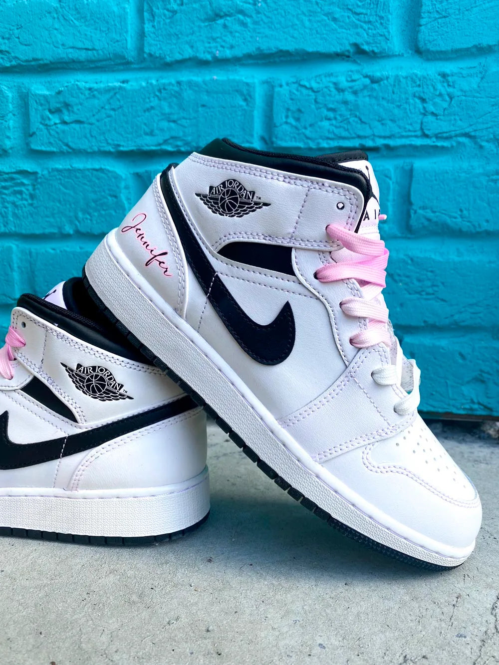 Personnalisation possible sur Air Jordan Mid rose