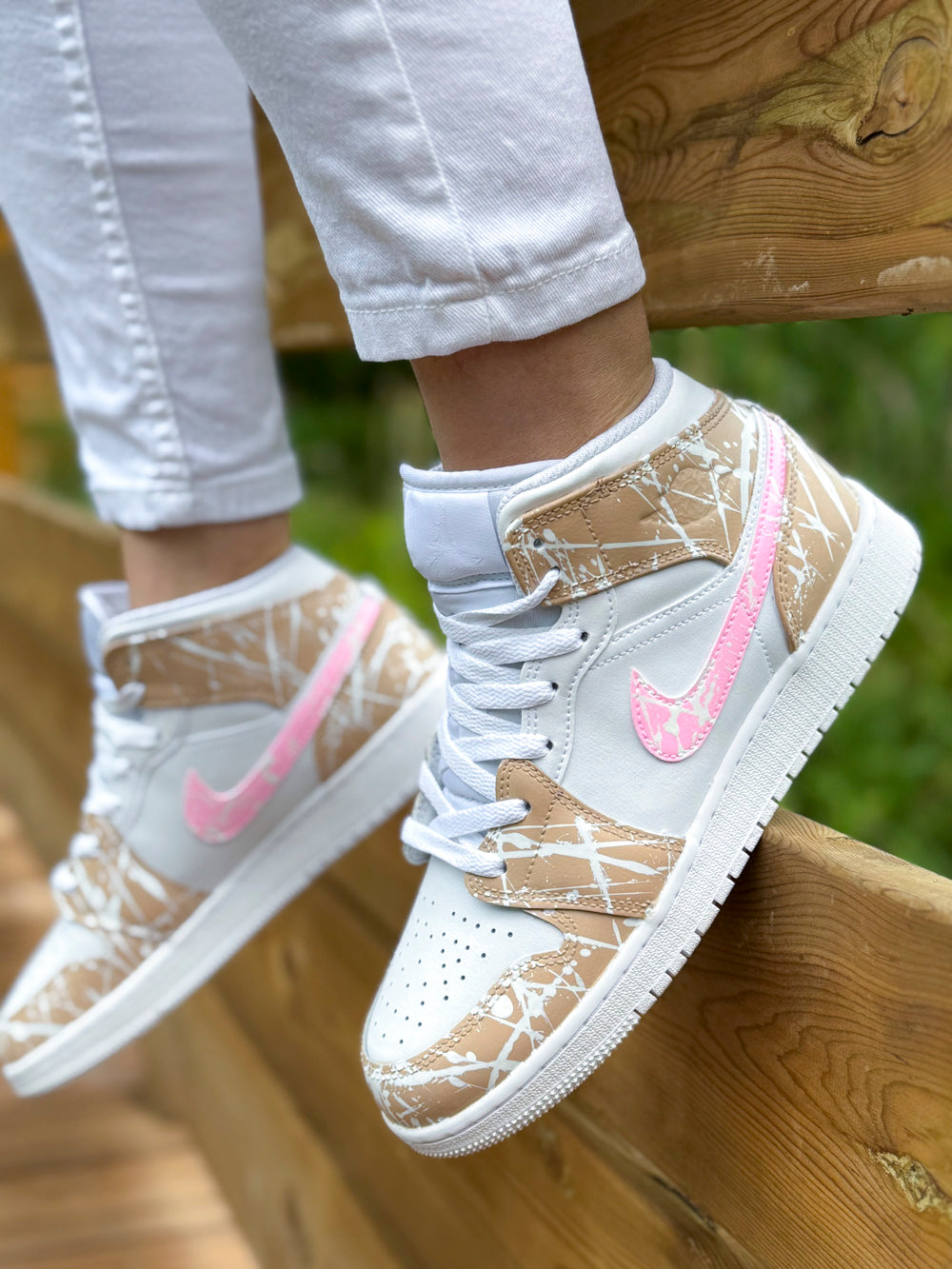Air Jordan 1 Mid Beige Rose
