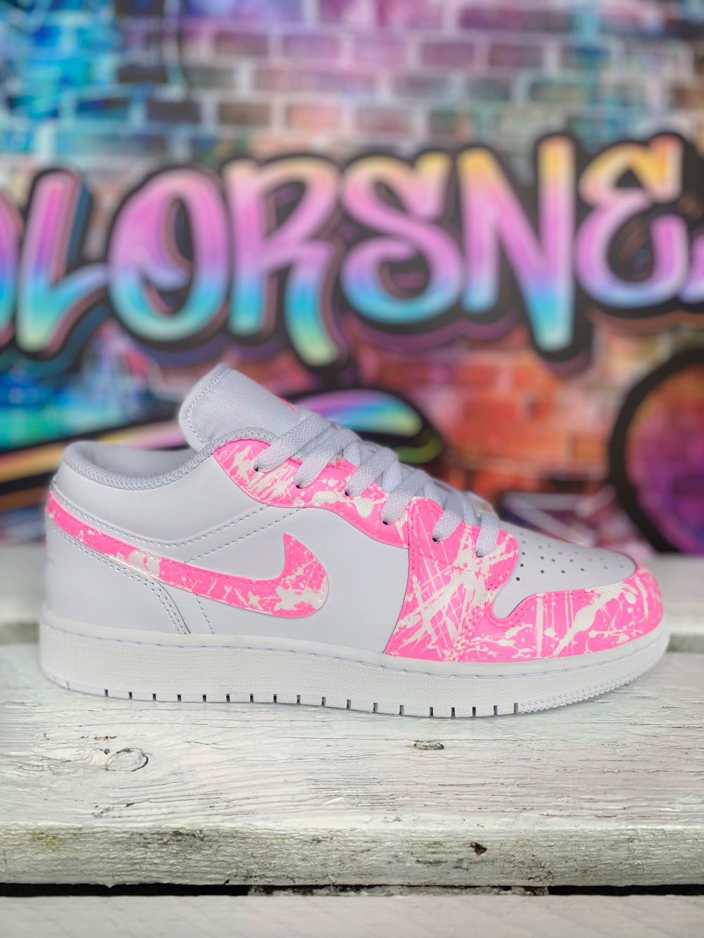 Air Jordan Low Rose Fluo Personnalisée