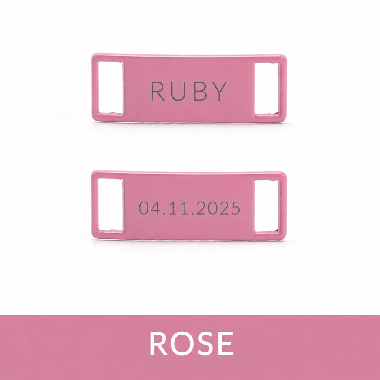 Bijou de lacet personnalisé rose avec gravure d'un prénom ou d'une date pour personnaliser ses baskets.