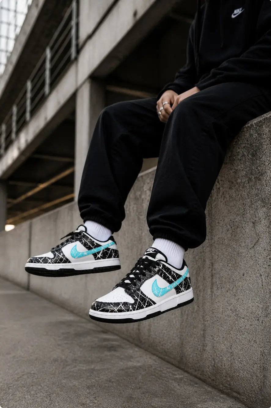 Baskets Nike Dunk Low Noir et Blanc Turquoise