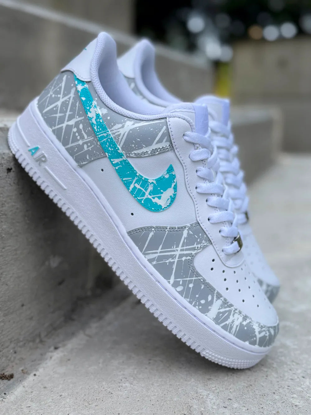 Nike AF1 gris et turquoise personnalisée peinte à la main
