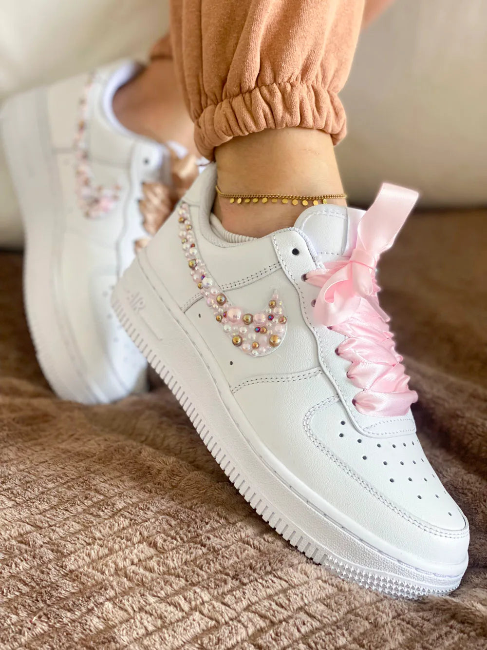 Nike Air Force 1 rose beige perlée femme personnalisée