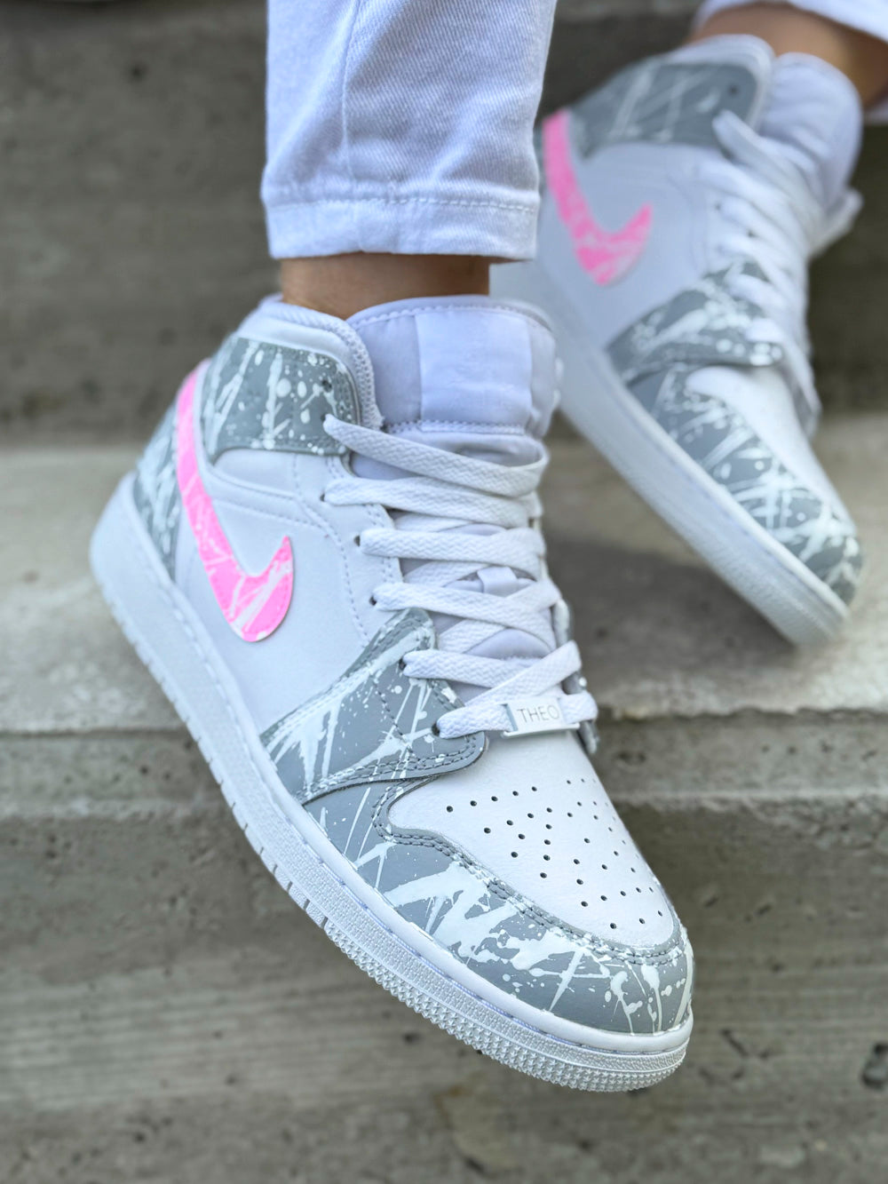 Air Jordan MID Rose et Gris