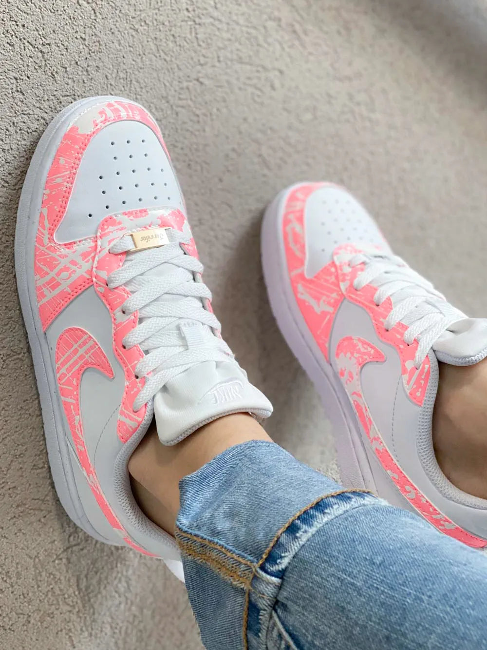 Effet peinture corail sur sneaker Nike personnalisée