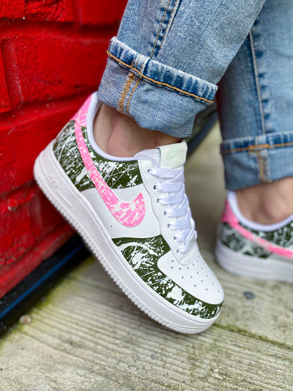 Nike Air Force 1 Rose et kaki - COLORSNEAK