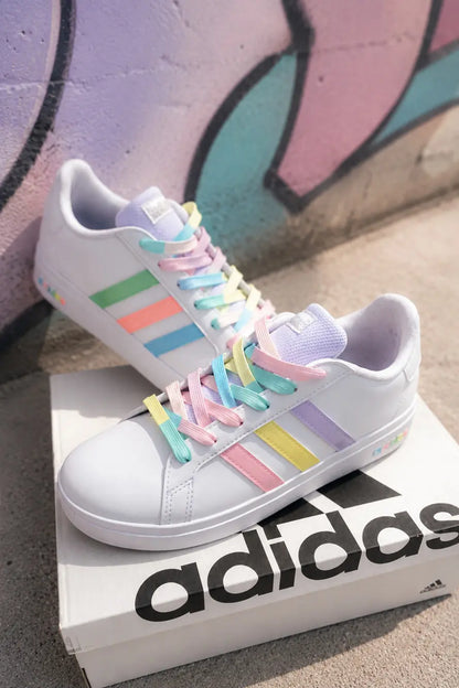 Adidas Grand Court femme custom pastel avec lacets colorés et design baskets personnalisées tendance
