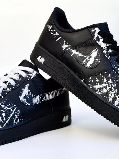 Air Force 1 noire effet peinture style street art