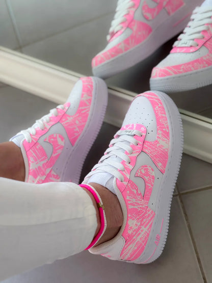 Bijoux de lacets personnalisés sur Air Force 1 rose fluo