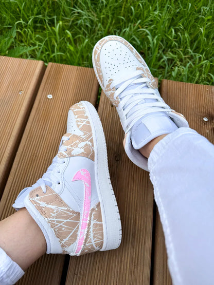 Sneaker Air Jordan 1 Mid beige et rose custom premium