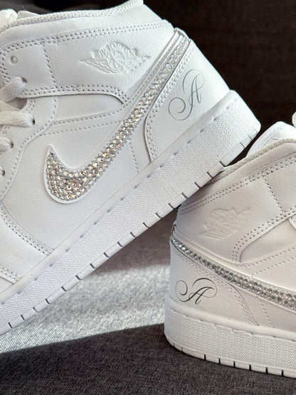 Air Jordan blanches personnalisables avec strass blancs