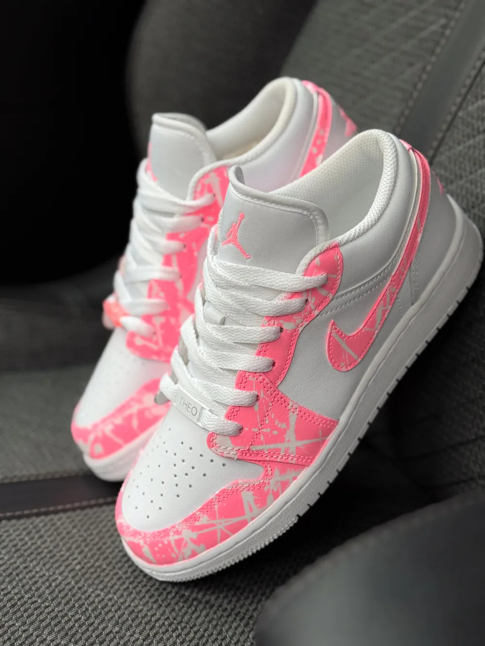 Air Jordan Low corail personnalisée portée