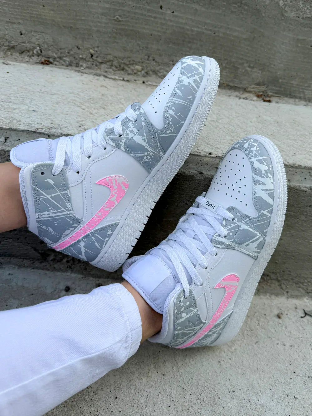 Air Jordan Mid gris et rose personnalisée peinte à la main