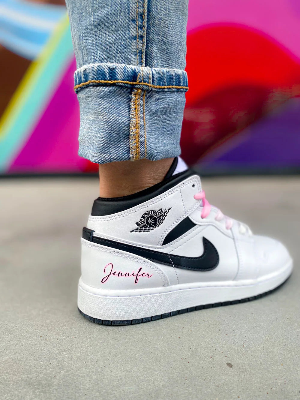 Air Jordan Mid rose personnalisée peinte à la main