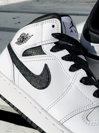 Air Jordan noire glitter personnalisée portée