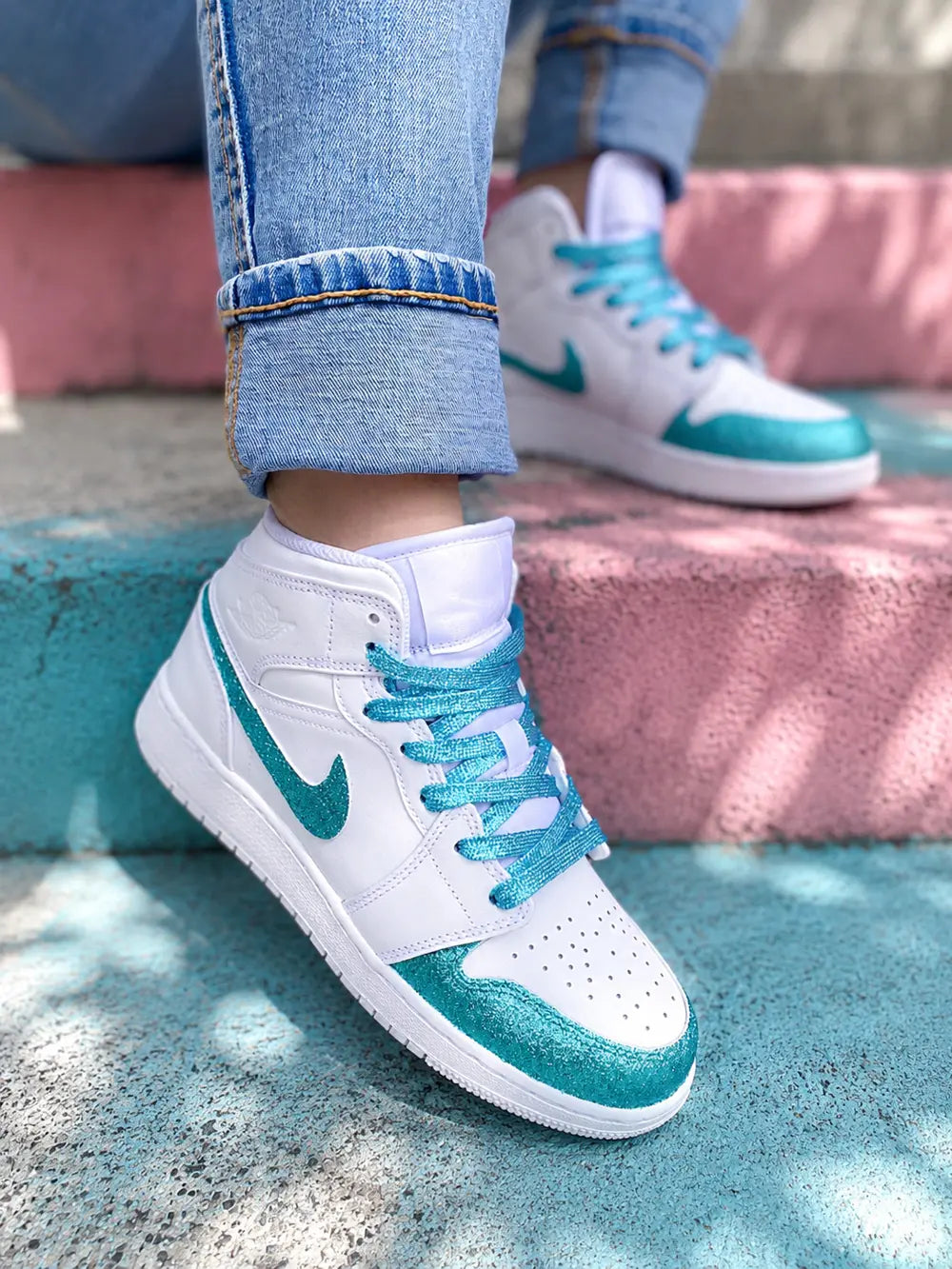 basket-jordan-glitter-turquoise-femme-photo-lifestyle