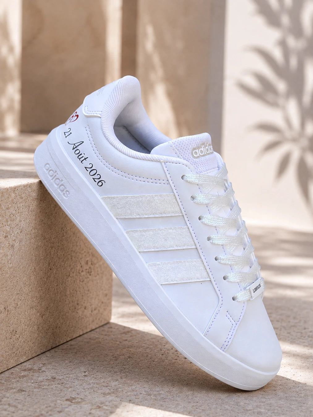 Baskets Adidas Grand Court 3.0 personnalisées pour mariée , ambiance mariage élégante.