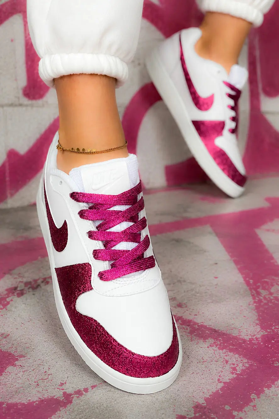 Basket Nike Borough femme blanche et fuchsia glitter avec lacets brillants et customisation artisanale premium