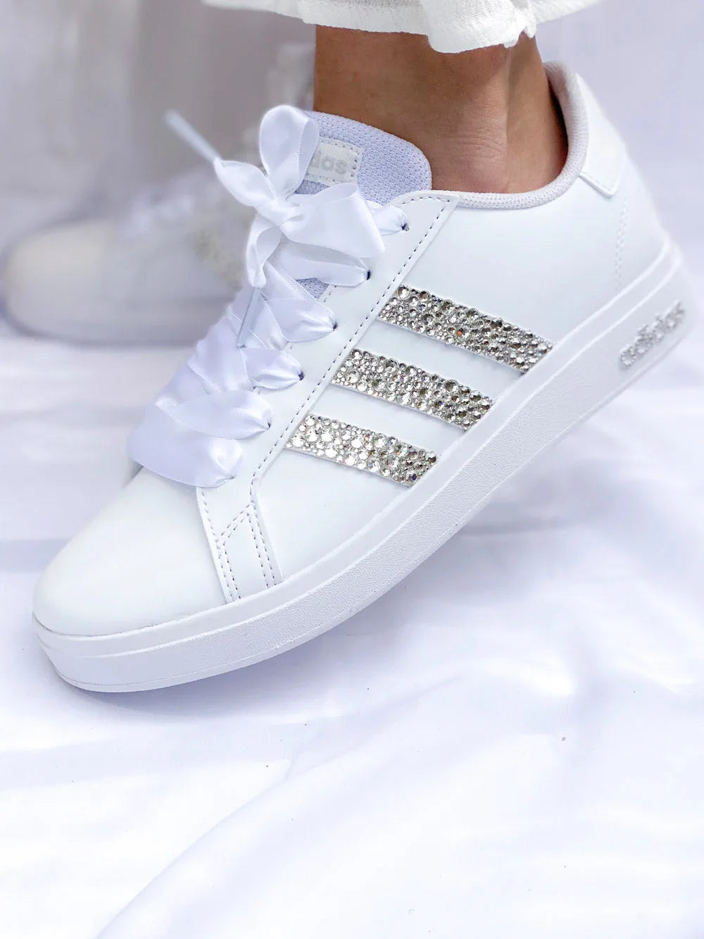 Baskets Adidas strass blanches finition haut de gamme