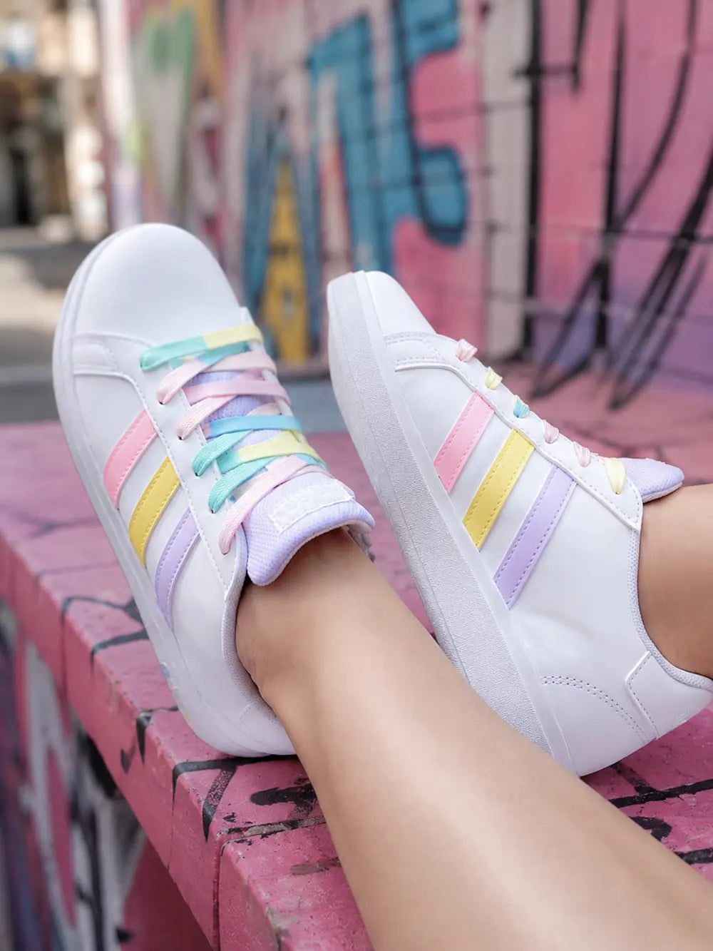 Baskets femme pastel personnalisées Adidas Grand Court style sneakers tendance et streetwear