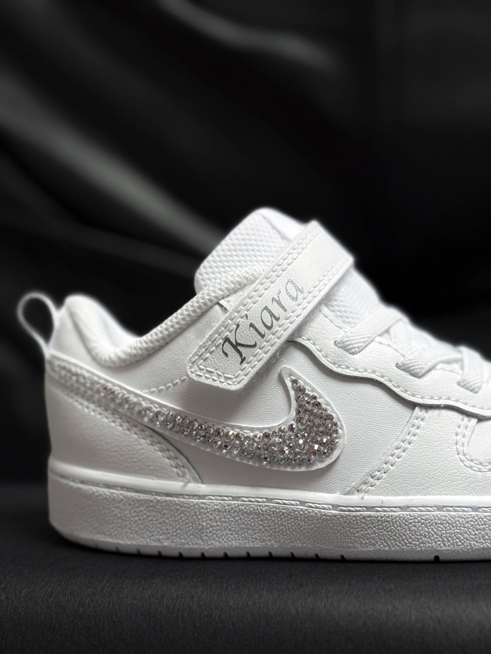 baskets nike enfant blanches a strass elegantes