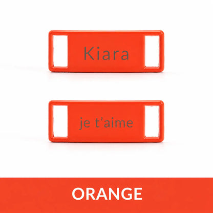 Bijou de chaussure orange personnalisé avec gravure d'un prénom, d'une date ou d'un message.