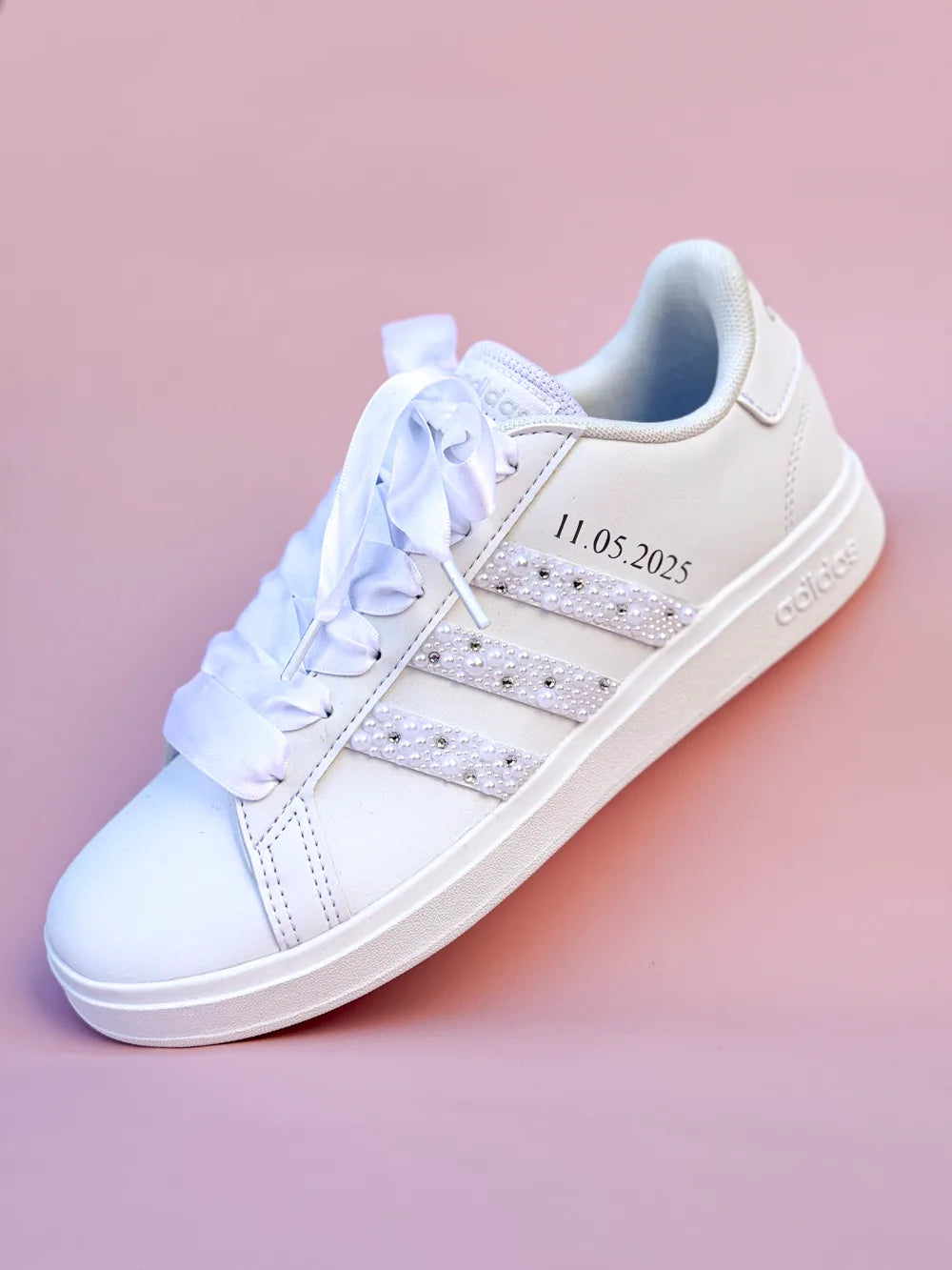 Sneakers blanches perlées élégantes femme