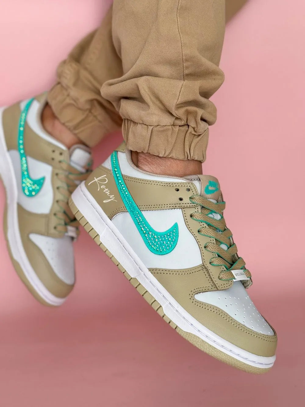 Dunk Low beige sable à strass turquoise style urbain