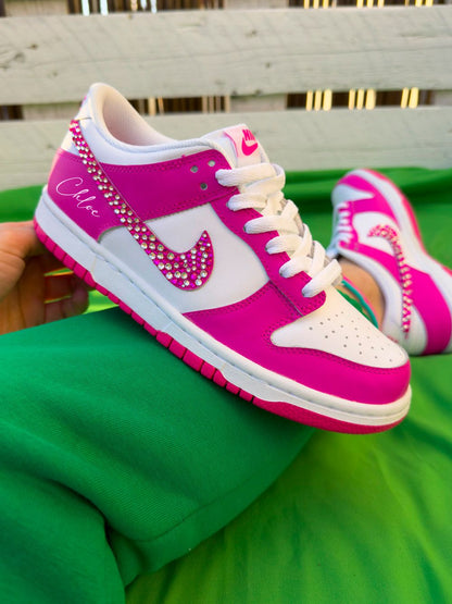 Dunk Low rose fuchsia strassée, customisation artisanale française
