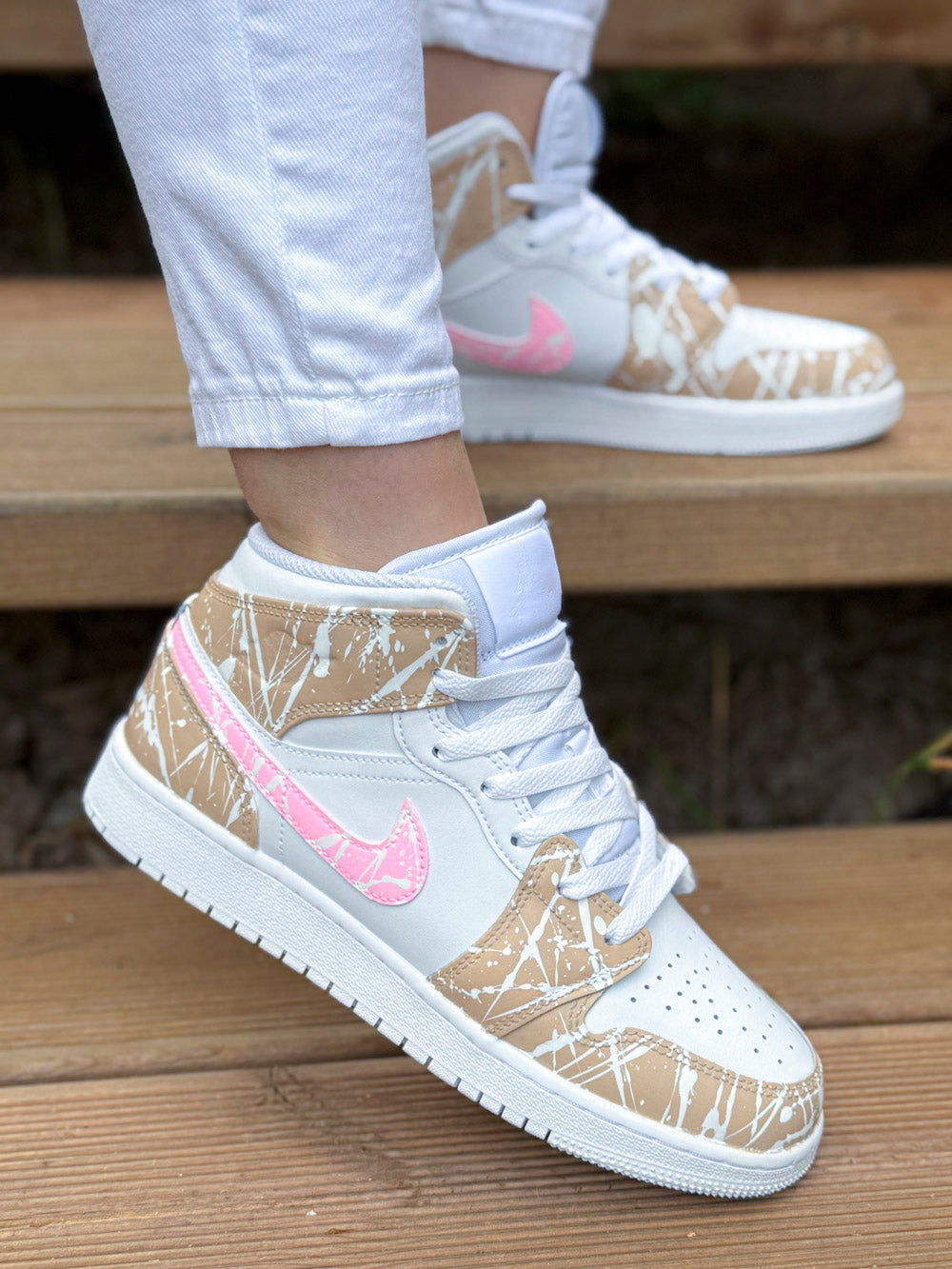 Air Jordan 1 Mid Beige Rose