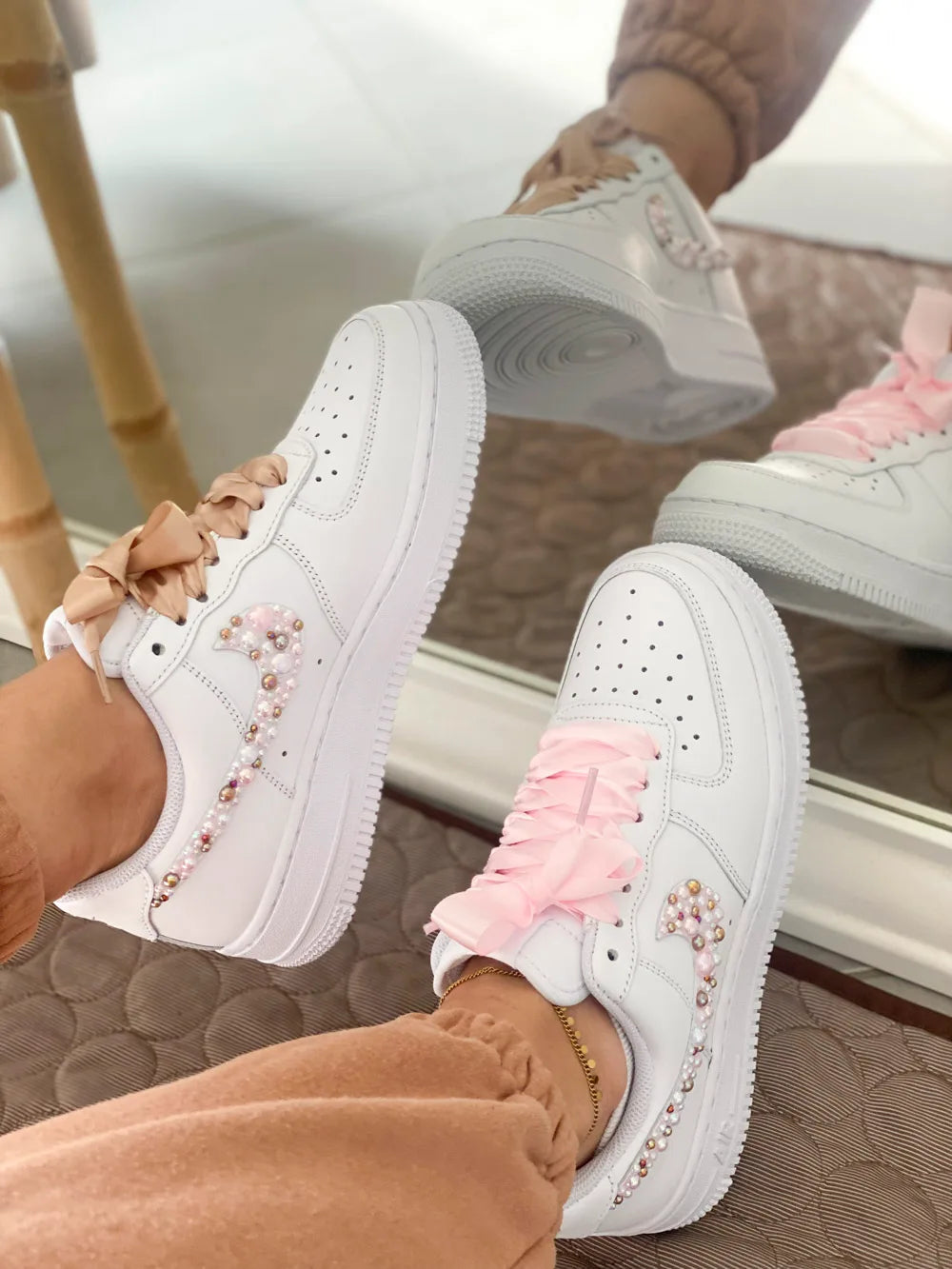 Nike Air Force 1 custom perles rose et beige