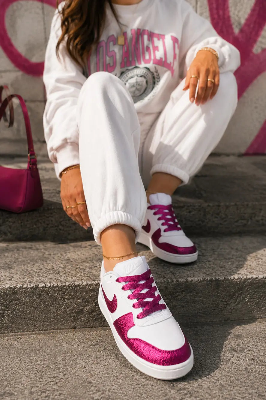 Nike Borough femme personnalisée fuchsia brillant avec effet glitter premium et inspiration mode streetwear