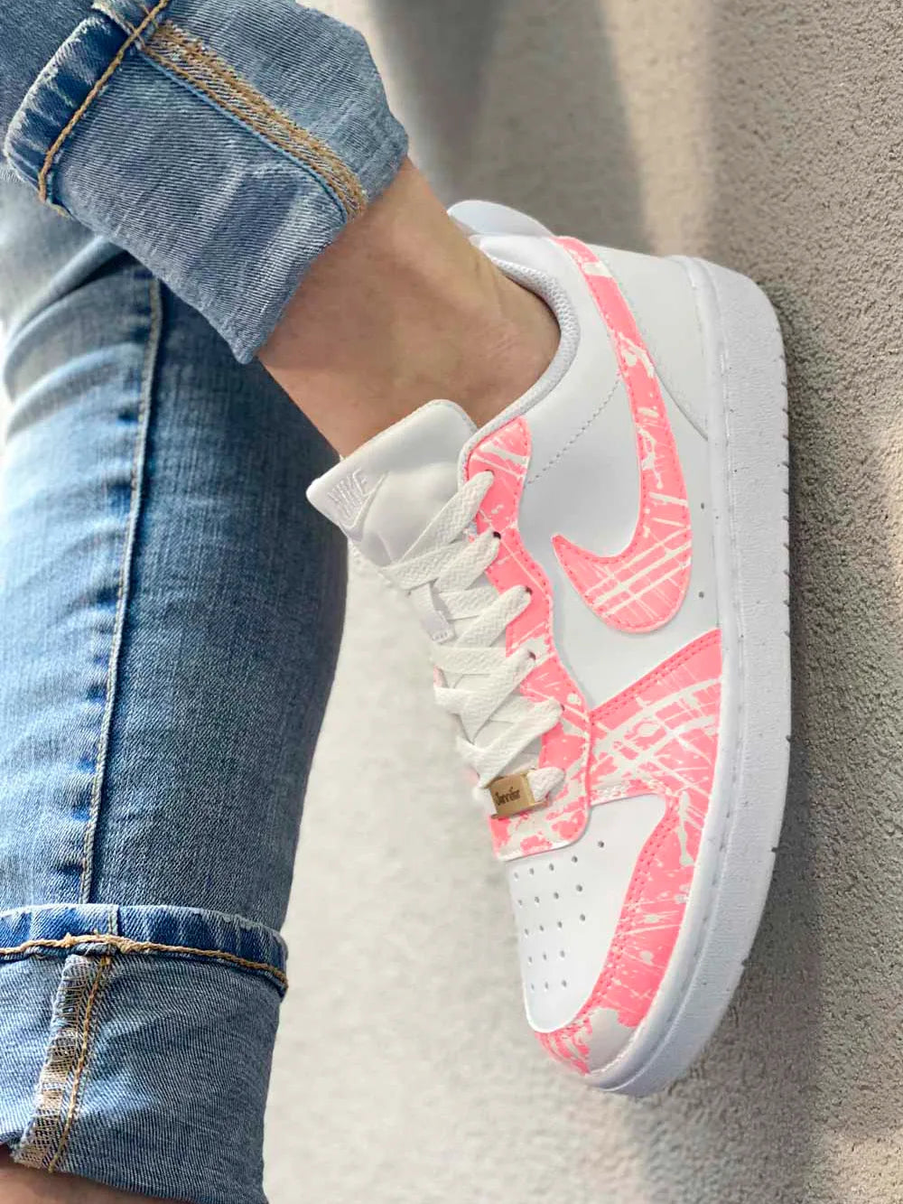 Personnalisation possible sur basket Nike corail