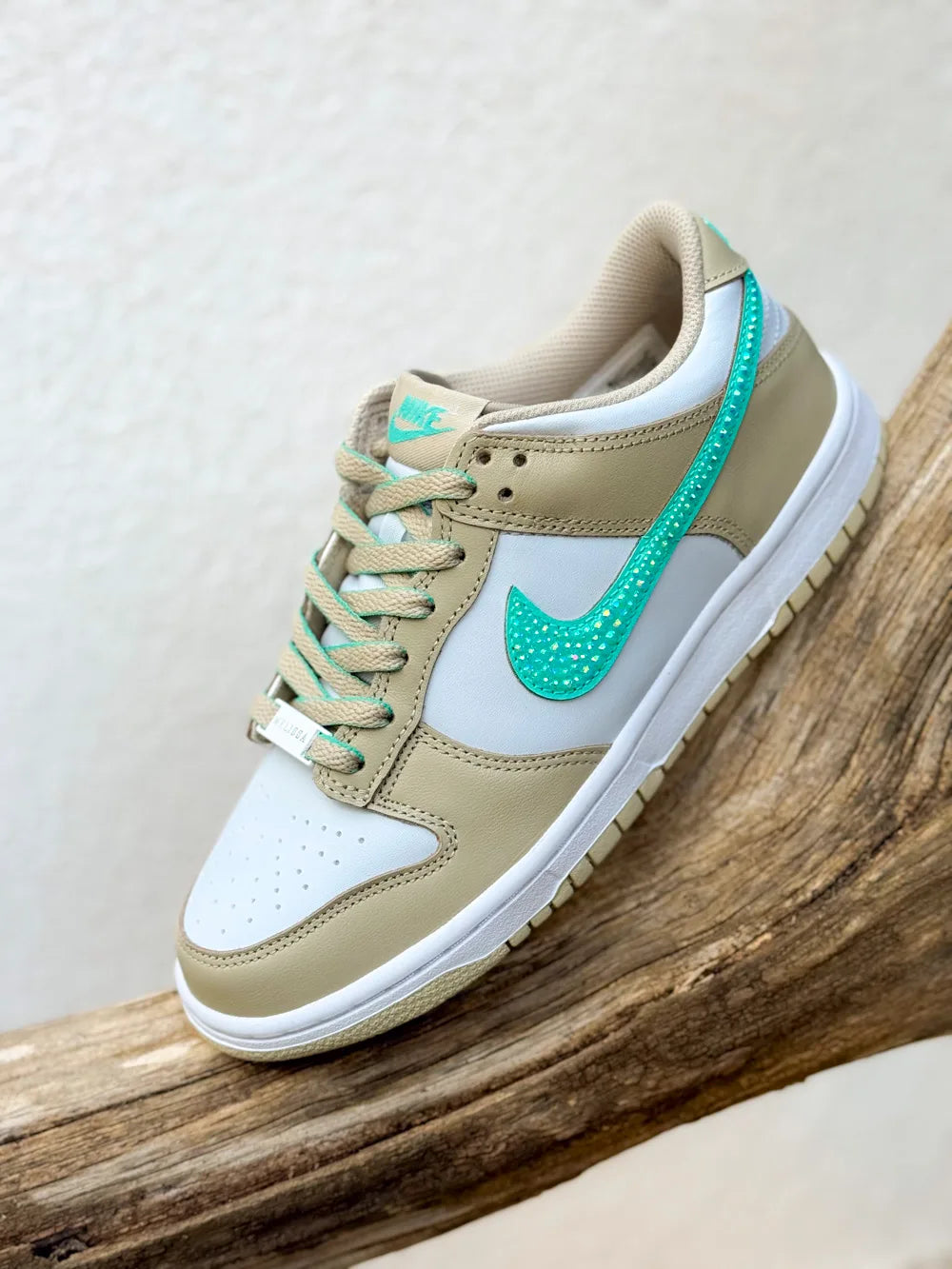 Nike Dunk Low beige sable avec strass turquoise femme