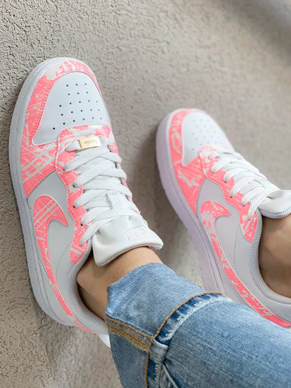 Effet peinture corail sur sneaker Nike personnalisée