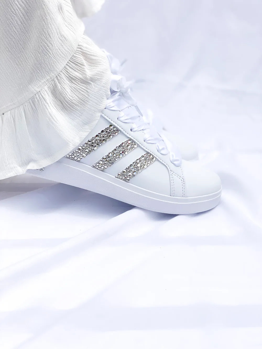 Sneakers Adidas blanches strass idéales mariage